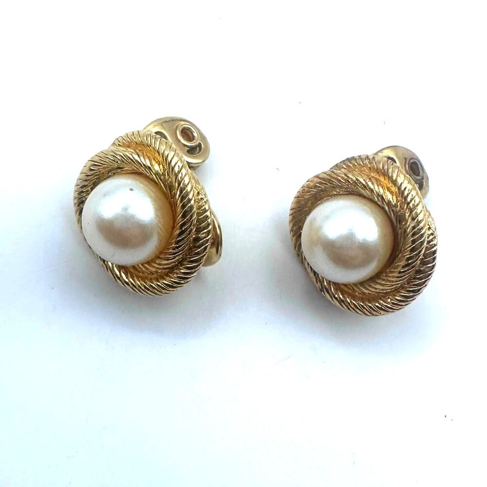 Monet Pearl Textured Knot Earring Gold tone Clip on 1990s Jewelry Retro Vintage